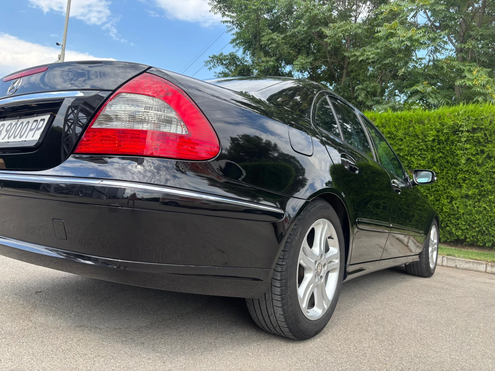 Mercedes-Benz E 220 СЕДАН РЪЧКА ФЕЙС - изображение 10