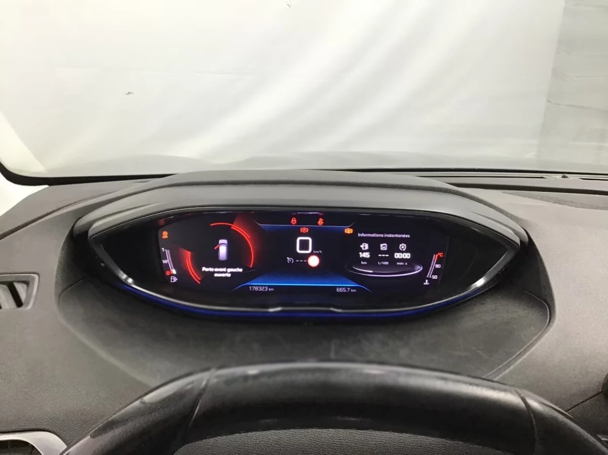 Peugeot 5008 ALLURE-PACK/PANO/1.5HDI/131HP/CAM/NAVI/FACELIFT, снимка 9 - Автомобили и джипове - 54066947