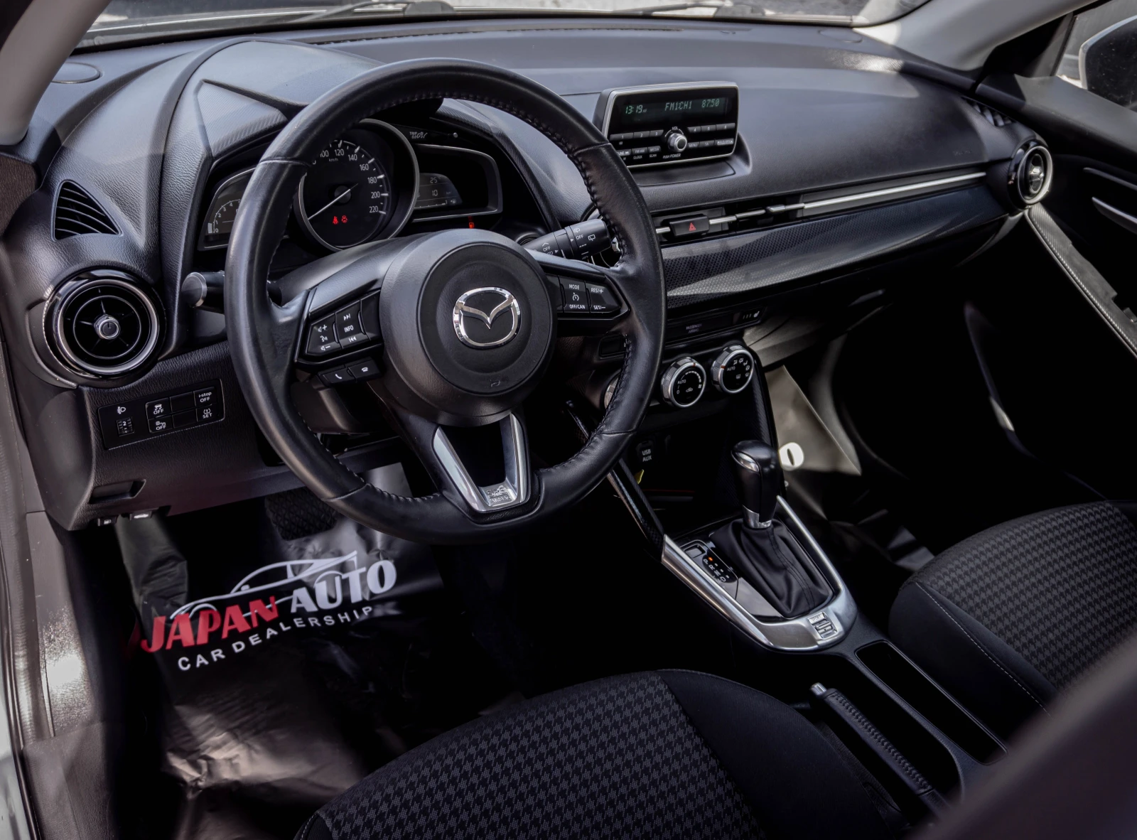 Mazda 2 1.5 Бензин! ТОП! С ГАРАНЦИЯ!, снимка 7 - Автомобили и джипове - 54922779
