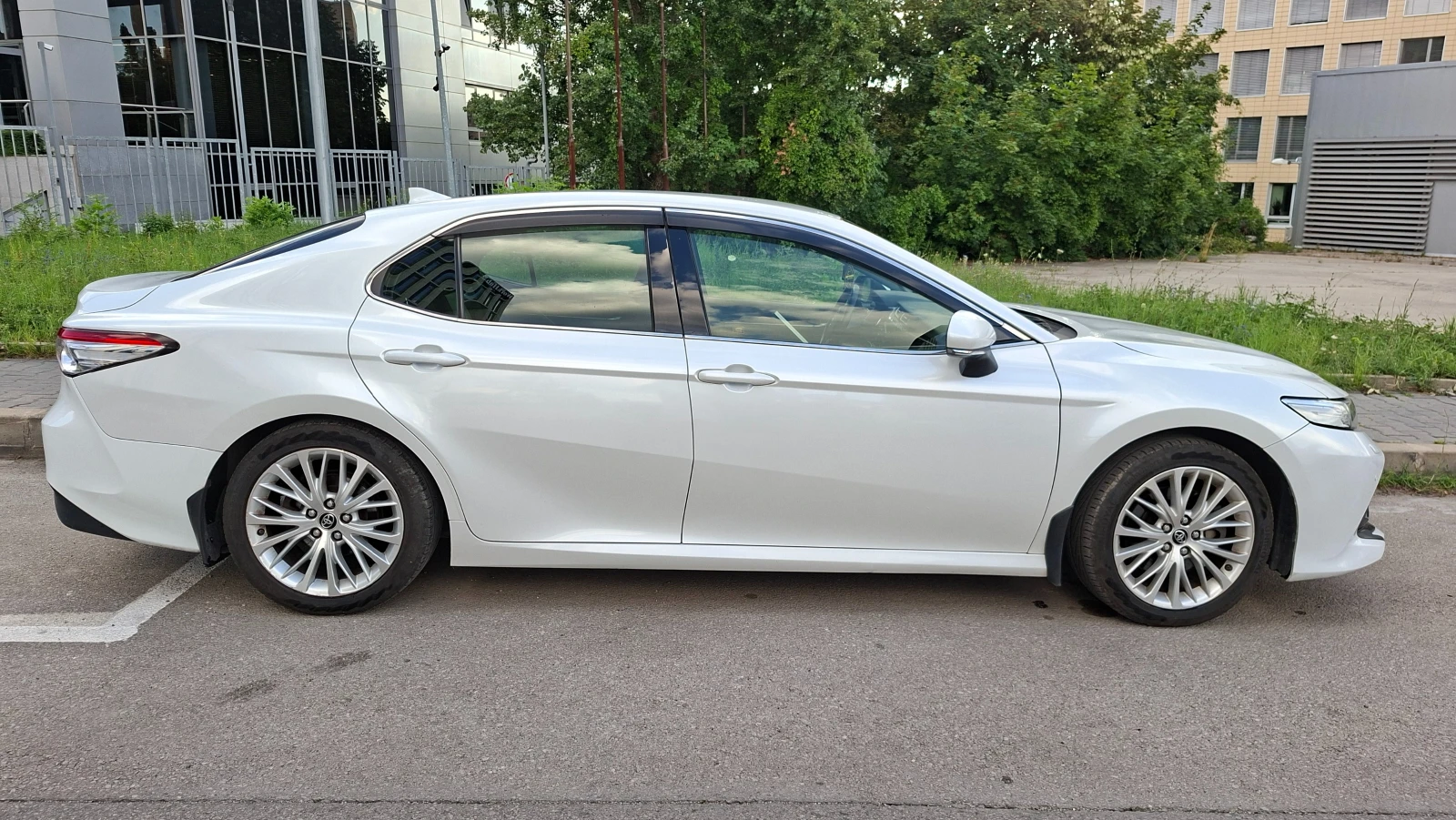 Toyota Camry, снимка 2 - Автомобили и джипове - 55378335