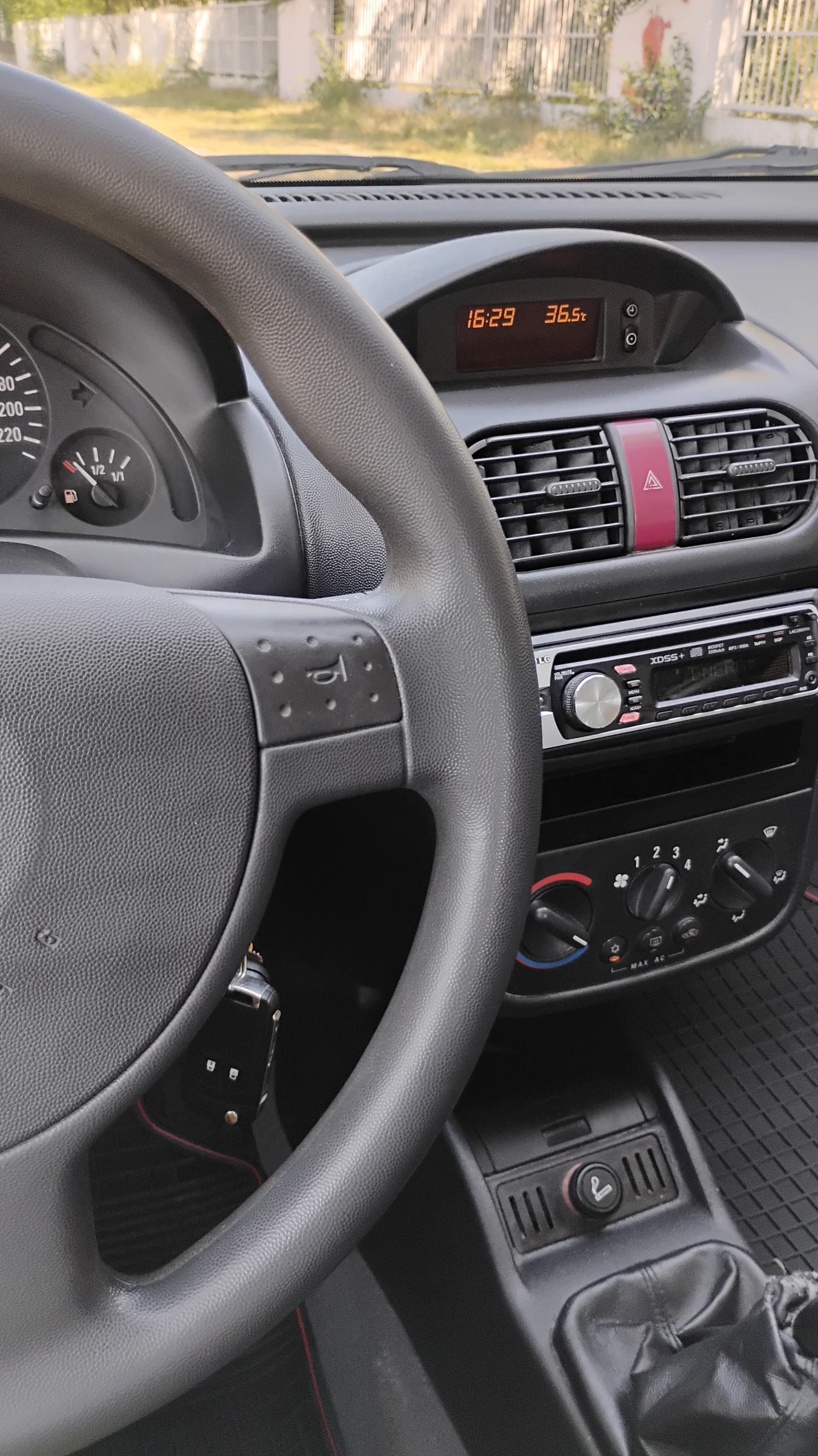 Opel Corsa 1.2, снимка 8 - Автомобили и джипове - 55636461