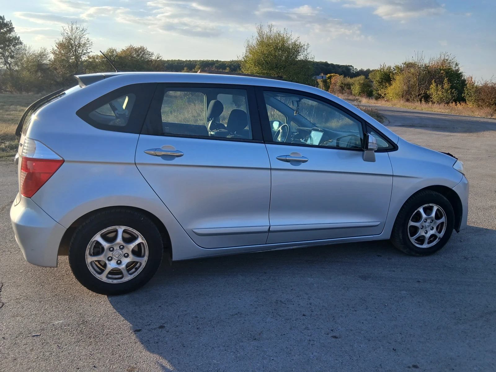 Honda Fr-v, снимка 5 - Автомобили и джипове - 56445569