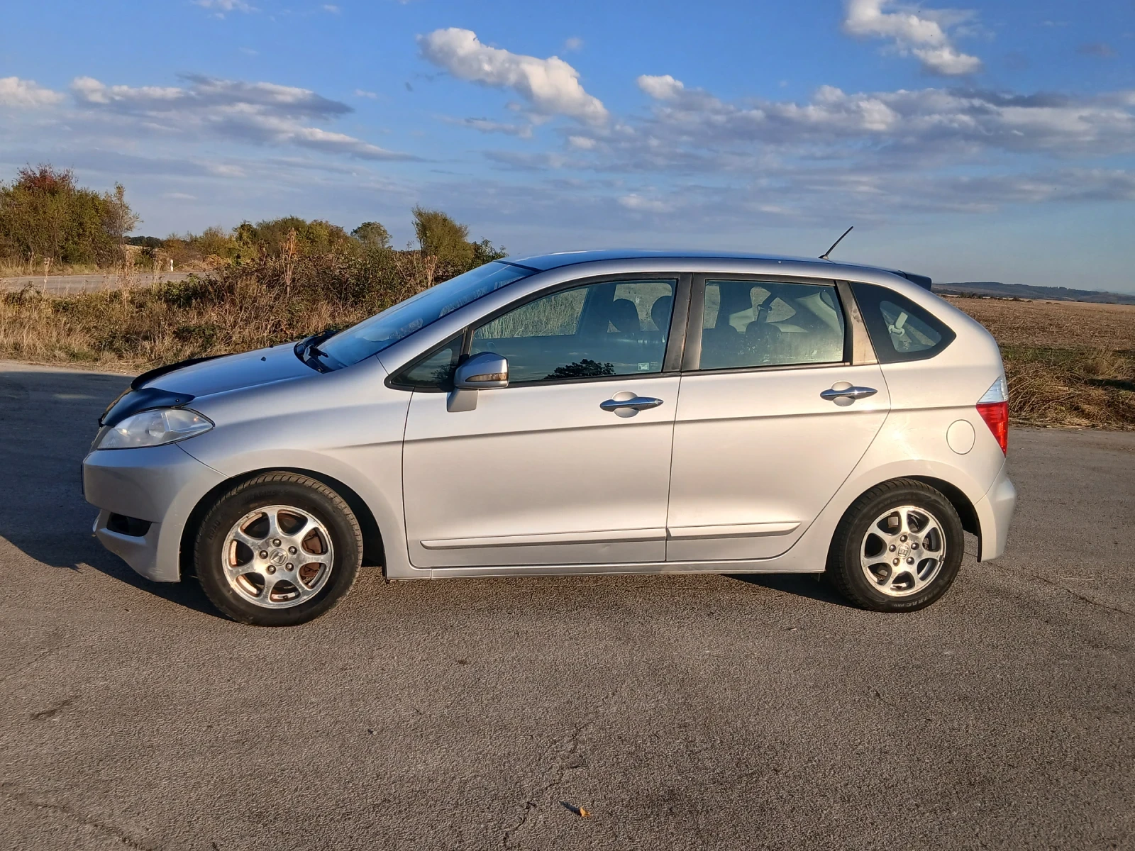 Honda Fr-v, снимка 8 - Автомобили и джипове - 56445569