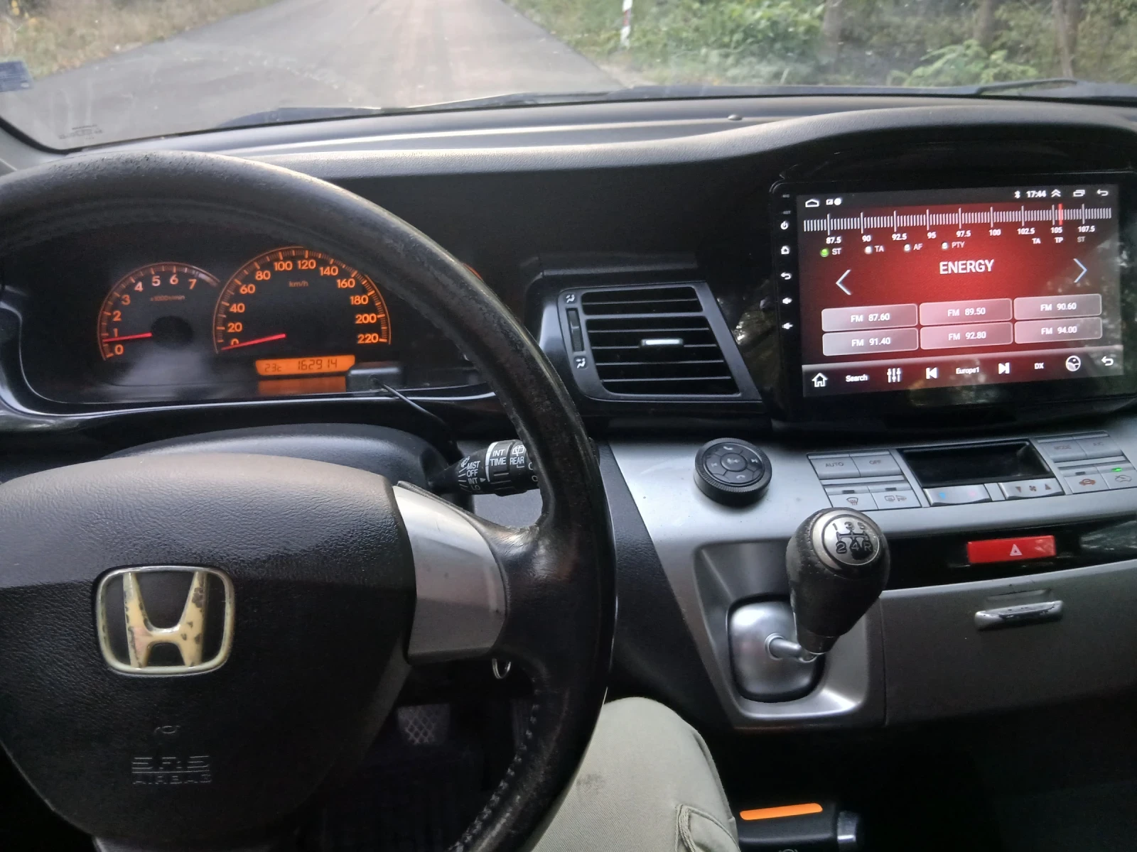 Honda Fr-v, снимка 11 - Автомобили и джипове - 56445569