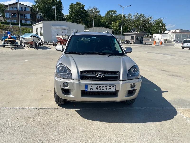 Hyundai Tucson 2.0 Газ, снимка 1 - Автомобили и джипове - 48011414