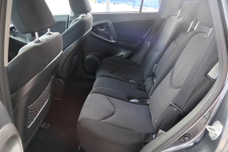 Toyota Rav4 2.2D4D, снимка 13 - Автомобили и джипове - 50860747