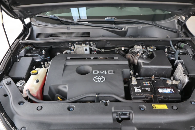 Toyota Rav4 2.2D4D, снимка 17 - Автомобили и джипове - 50860747