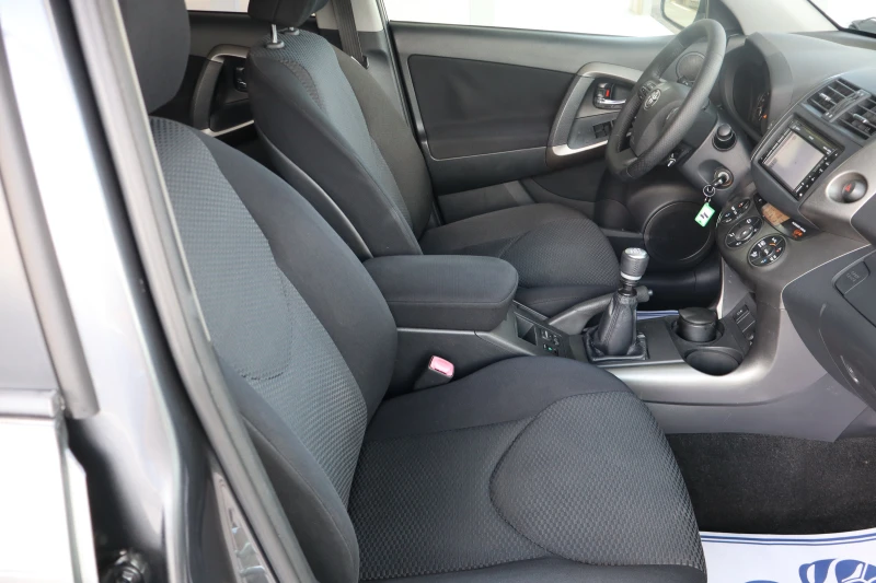Toyota Rav4 2.2D4D, снимка 16 - Автомобили и джипове - 50860747