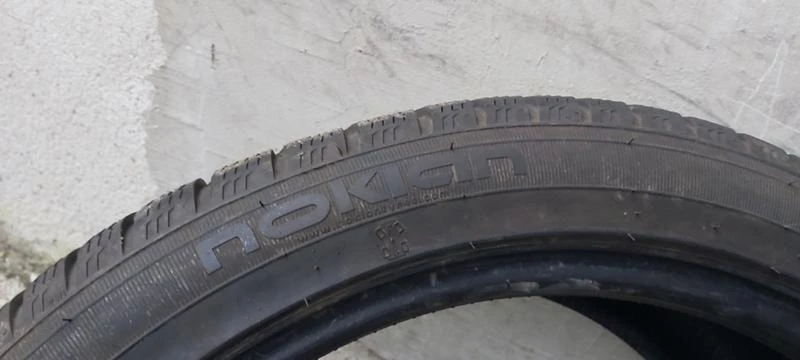 Гуми Зимни 245/40R18, снимка 4 - Гуми и джанти - 32211882