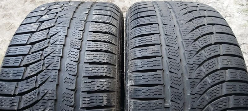 Гуми Зимни 245/40R18, снимка 1 - Гуми и джанти - 32211882