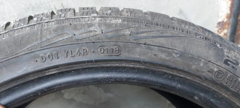 Гуми Зимни 245/40R18, снимка 6 - Гуми и джанти - 32211882