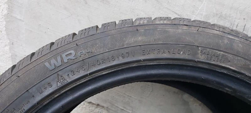 Гуми Зимни 245/40R18, снимка 5 - Гуми и джанти - 32211882