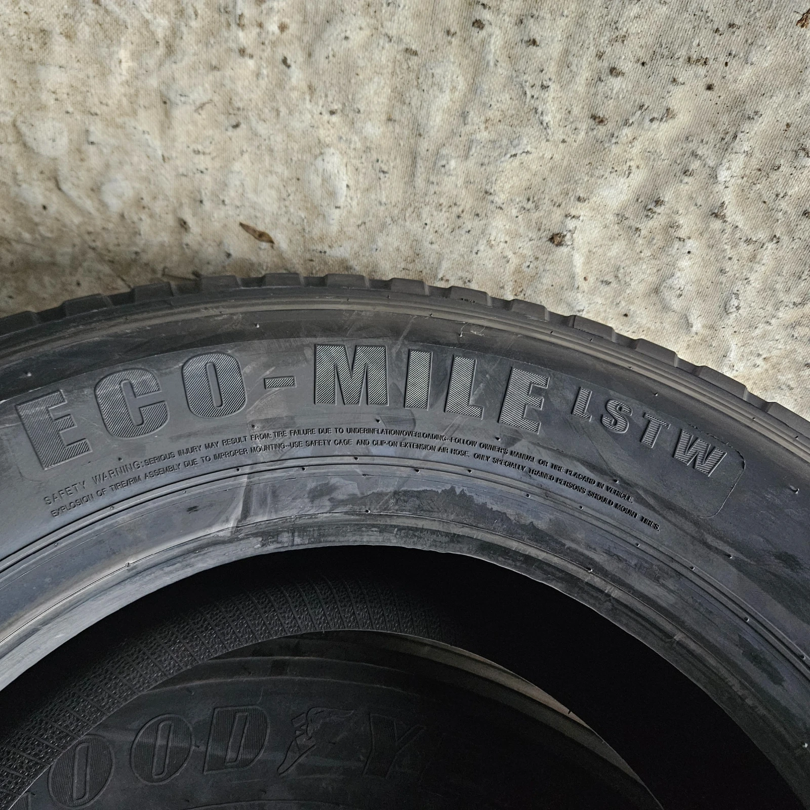 Гуми, снимка 10 - Гуми и джанти - 54125612