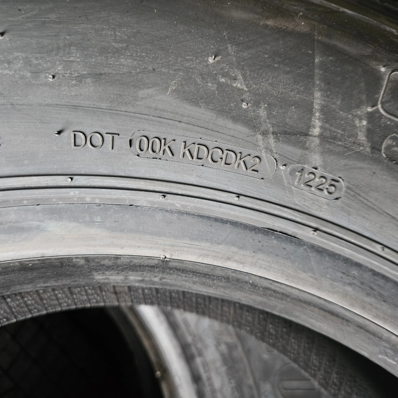 Гуми, снимка 12 - Гуми и джанти - 54125612