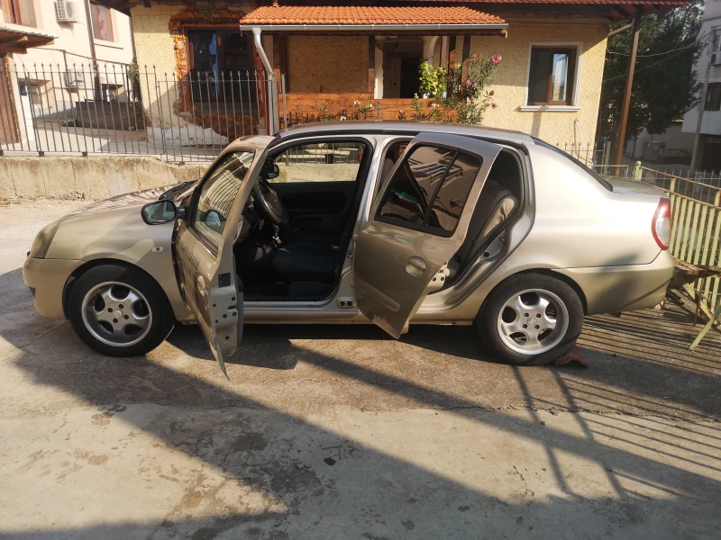 Renault Clio, снимка 3 - Автомобили и джипове - 47387832