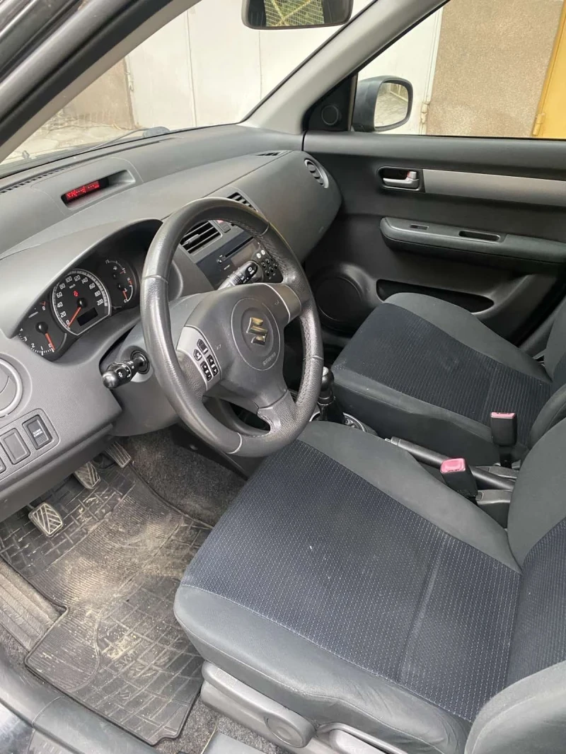 Suzuki Swift 1.3 бензин, снимка 6 - Автомобили и джипове - 47529349