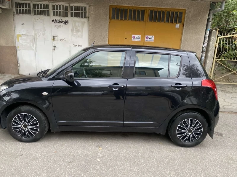 Suzuki Swift 1.3 бензин, снимка 4 - Автомобили и джипове - 47529349