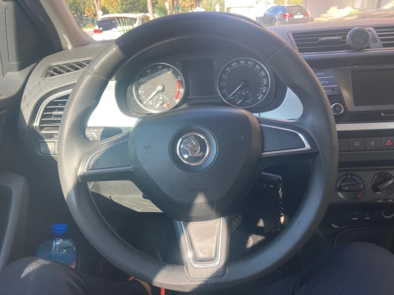 Skoda Fabia 1.0 MPI, снимка 9 - Автомобили и джипове - 52159752