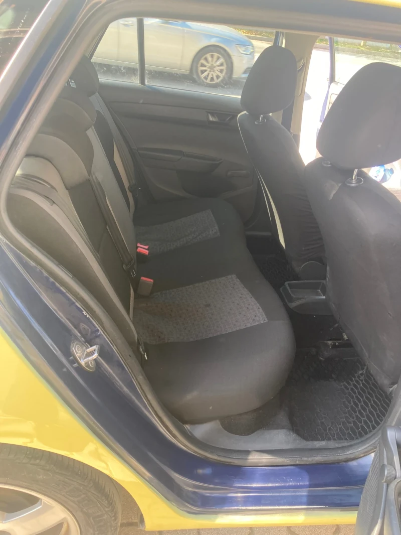 Skoda Fabia 1.0 MPI, снимка 10 - Автомобили и джипове - 52159752