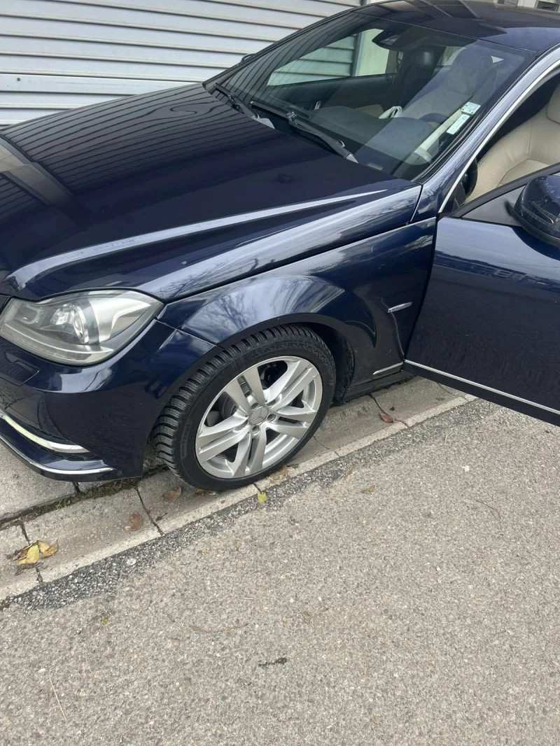 Mercedes-Benz C 220, снимка 5 - Автомобили и джипове - 52718318