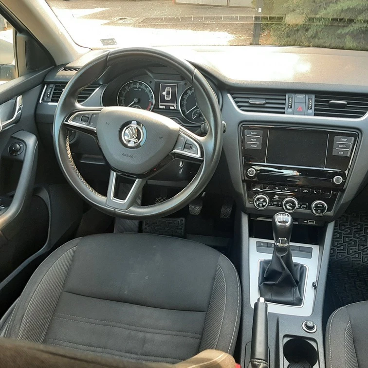 Skoda Octavia 1.6 TDI , снимка 7 - Автомобили и джипове - 43869516