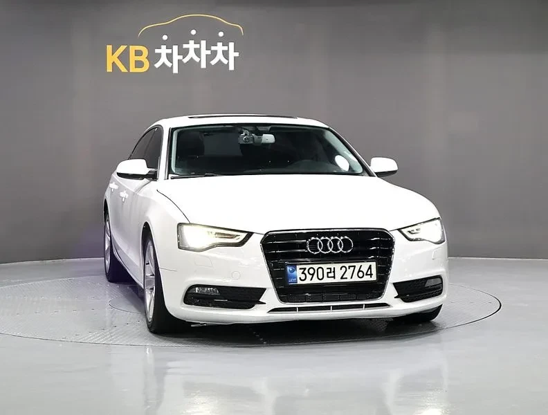 Audi A5 2.0 TDI Quattro - САМО 30% АВАНС, снимка 2 - Автомобили и джипове - 56003352
