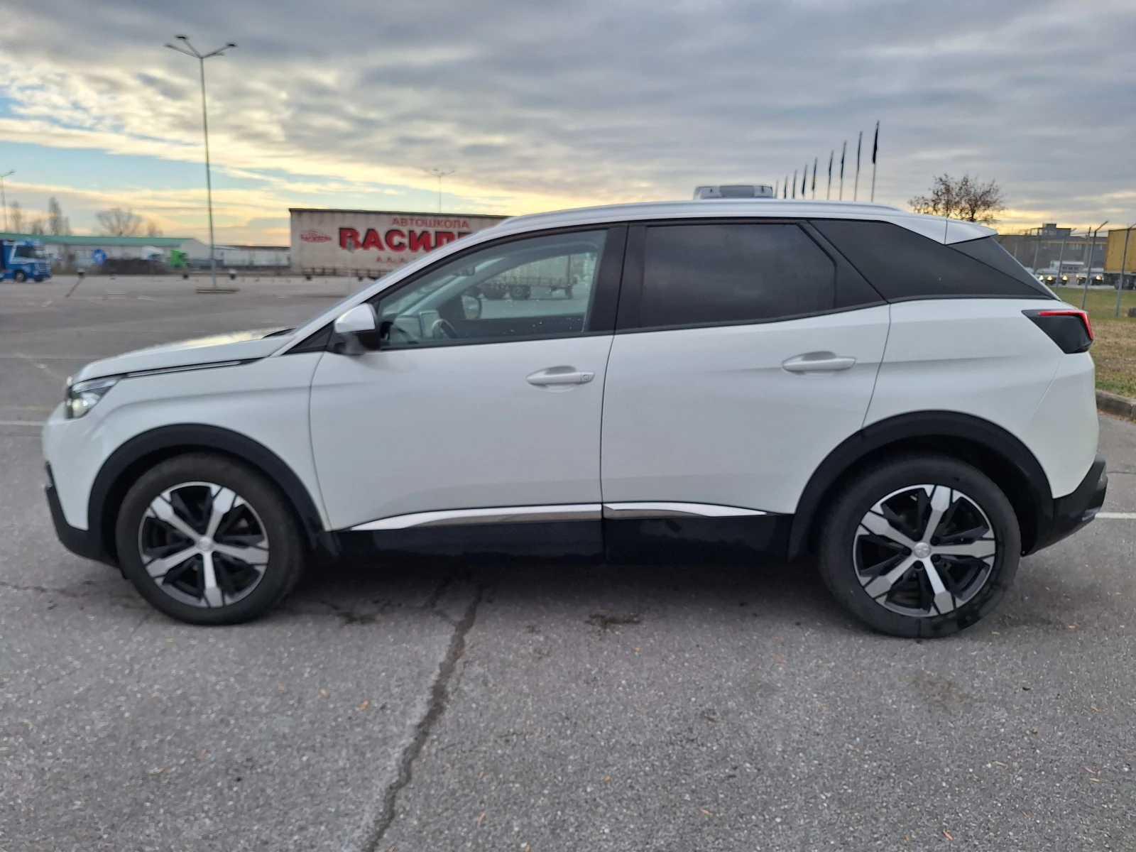 Peugeot 3008 NEW ALLURE 1.2 e-THP 130 EAT6  - изображение 6