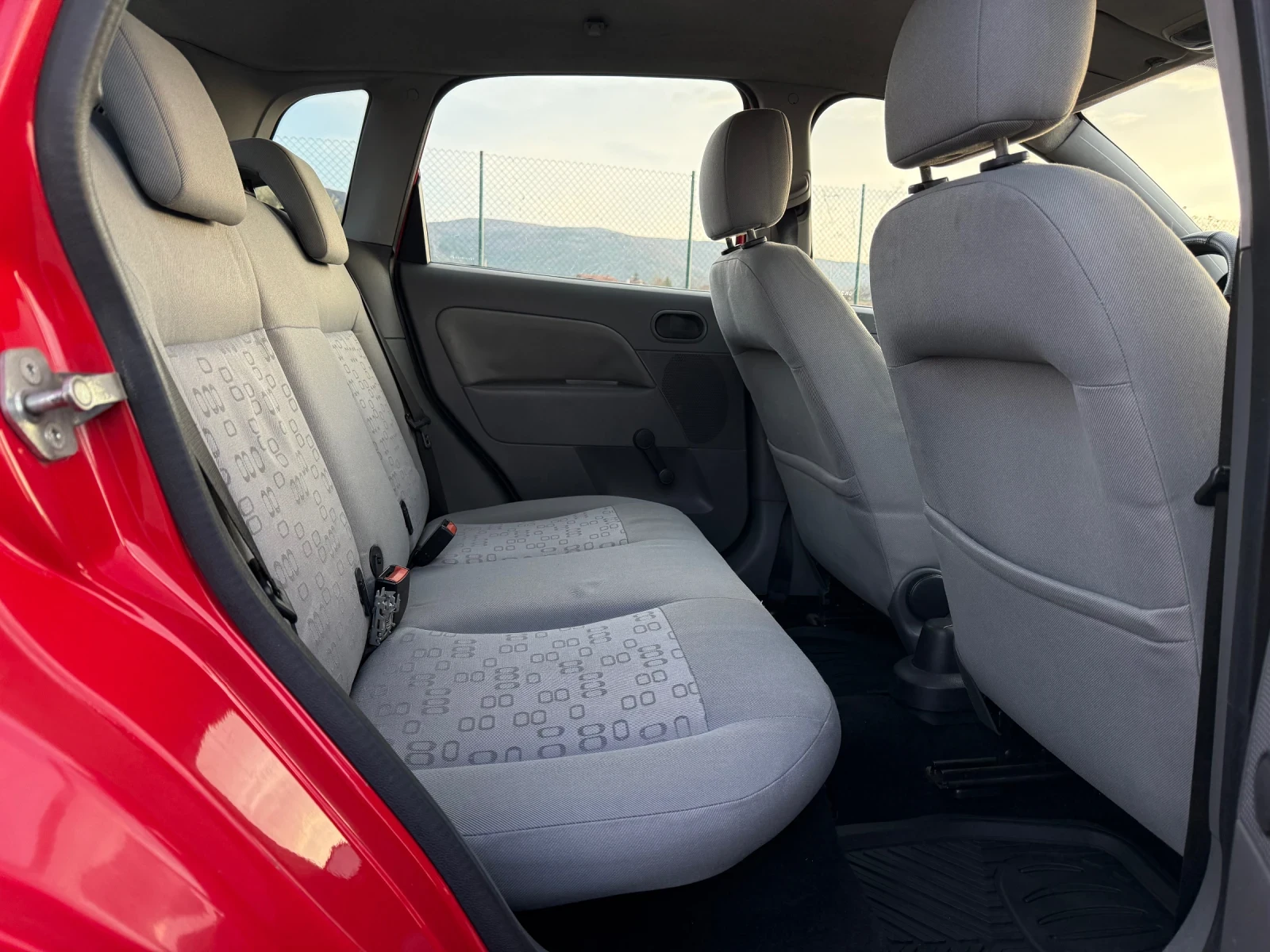 Ford Fiesta 1, 4 HDI, снимка 9 - Автомобили и джипове - 54196708