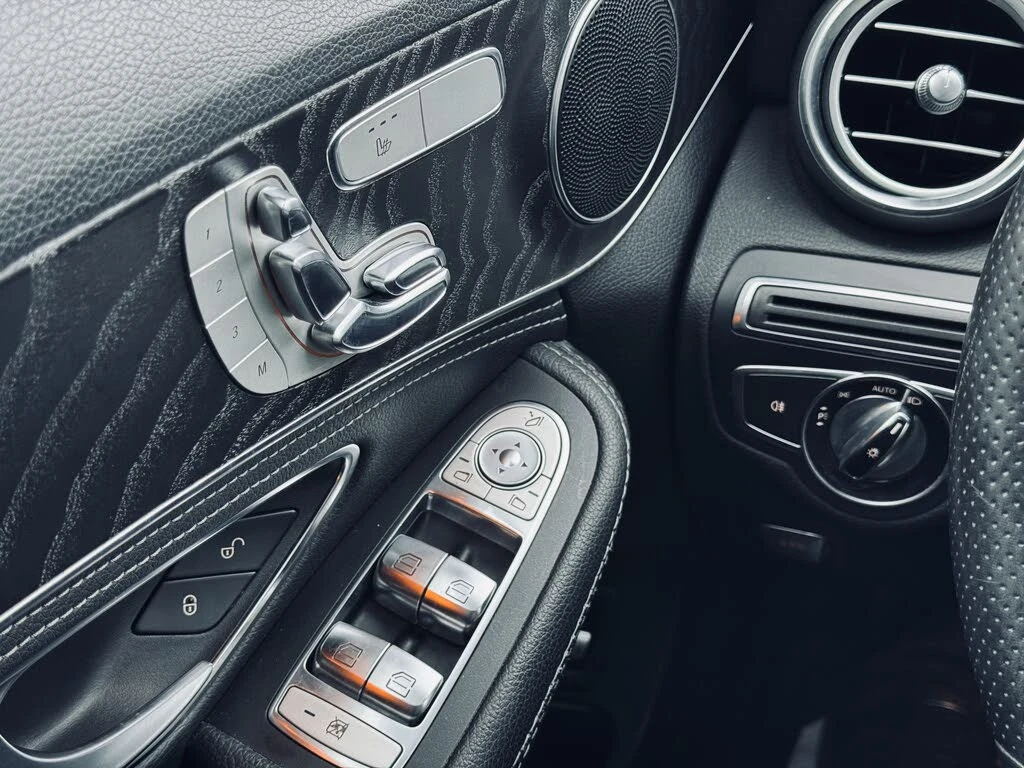 Mercedes-Benz C 300 4MATIC AMG PKG| ПАНО| КАМЕРА| BLIND SPOT, снимка 11 - Автомобили и джипове - 54372553