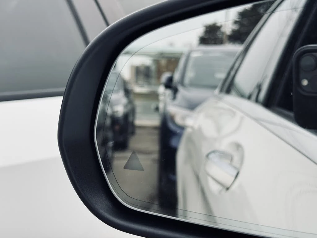 Mercedes-Benz C 300 4MATIC AMG PKG| ПАНО| КАМЕРА| BLIND SPOT, снимка 13 - Автомобили и джипове - 54372553