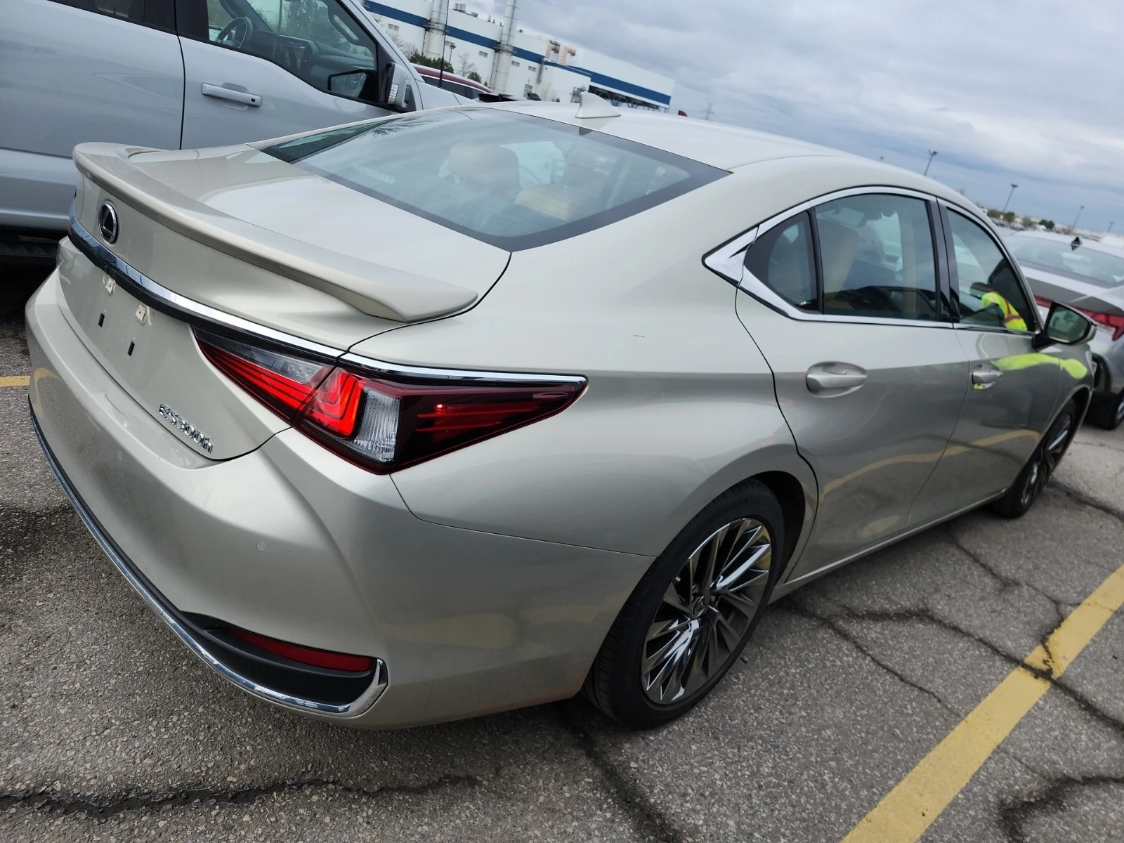 Lexus ES 300 HYBRID * * CARFAX * * АВТО КРЕДИТ * * , снимка 3 - Автомобили и джипове - 54417231