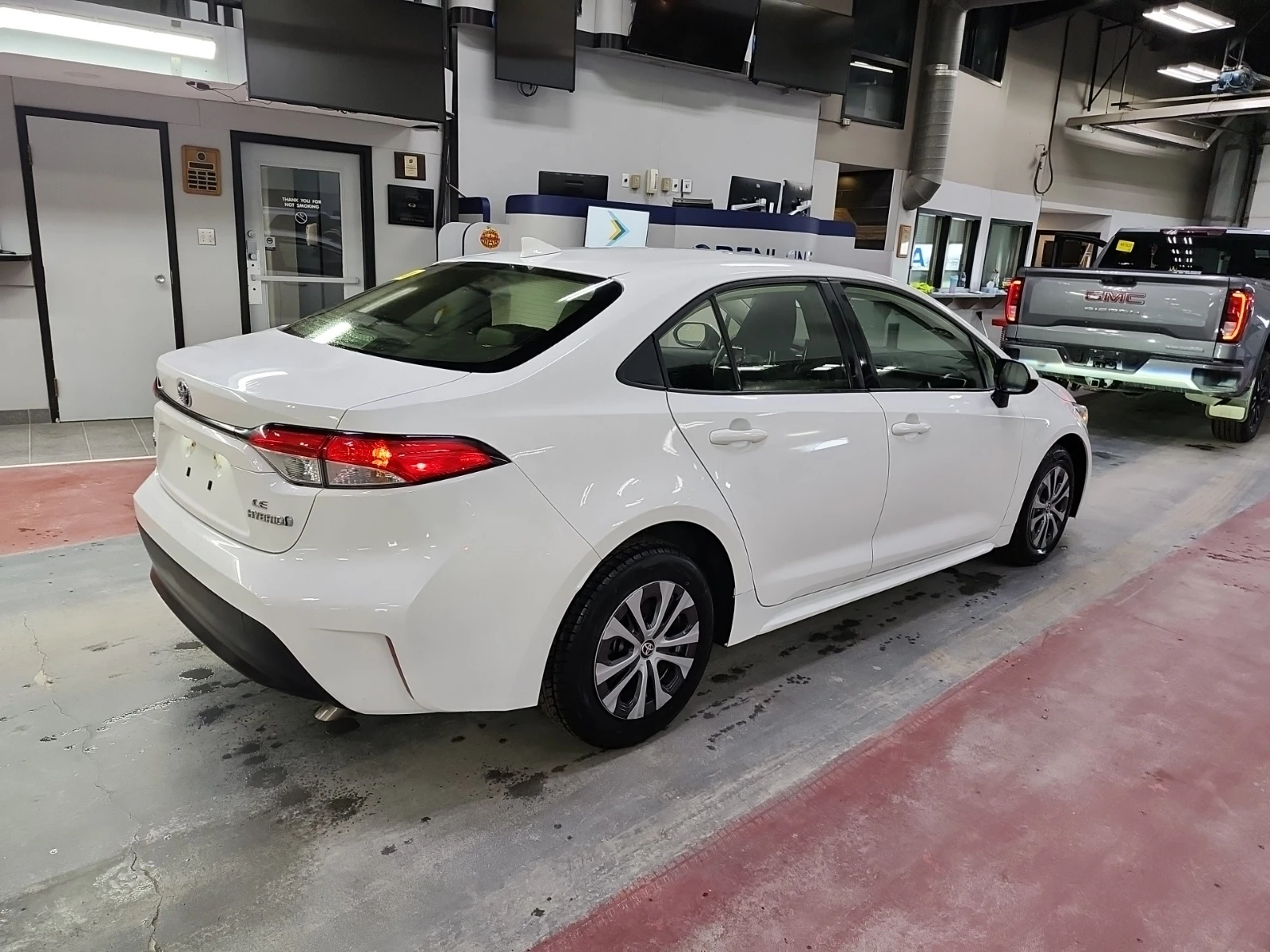 Toyota Corolla HYBRID LE * CARFAX * АВТО КРЕДИТ * ЦЕНА ДО БГ * , снимка 3 - Автомобили и джипове - 54444555