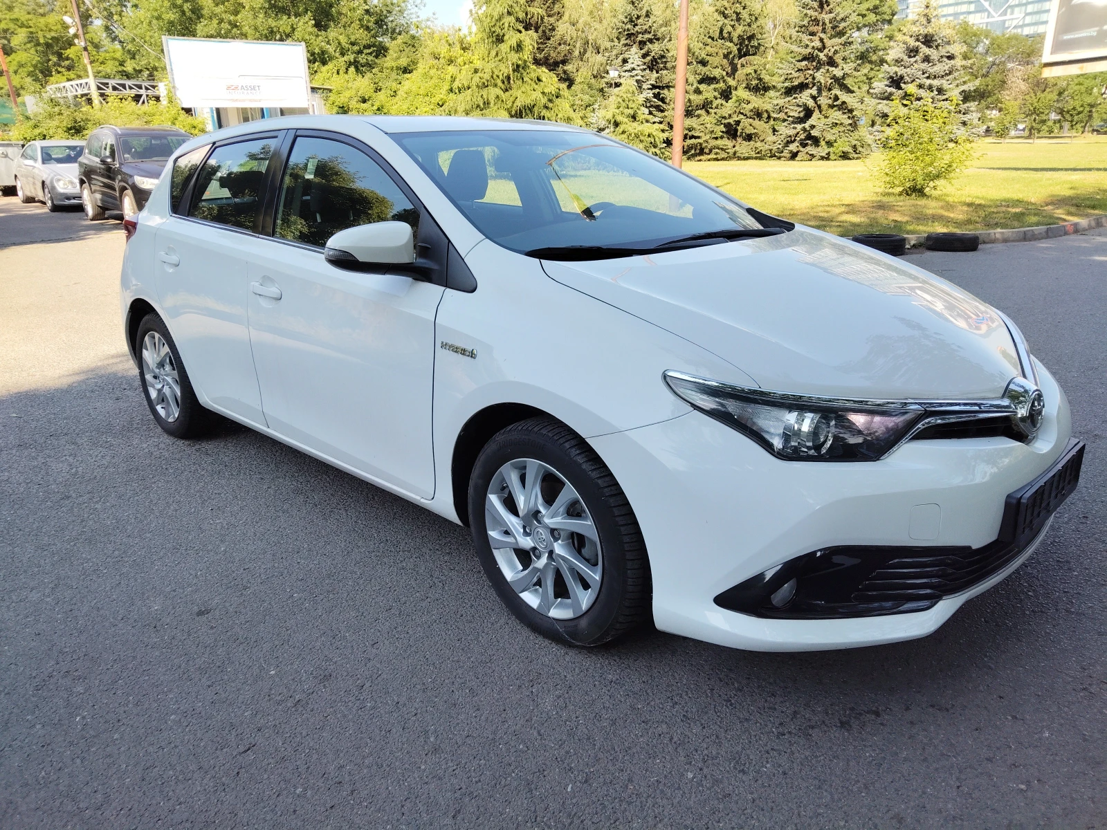 Toyota Auris 1, 8i HYBRID UNIKAT!!!!, снимка 3 - Автомобили и джипове - 54910610