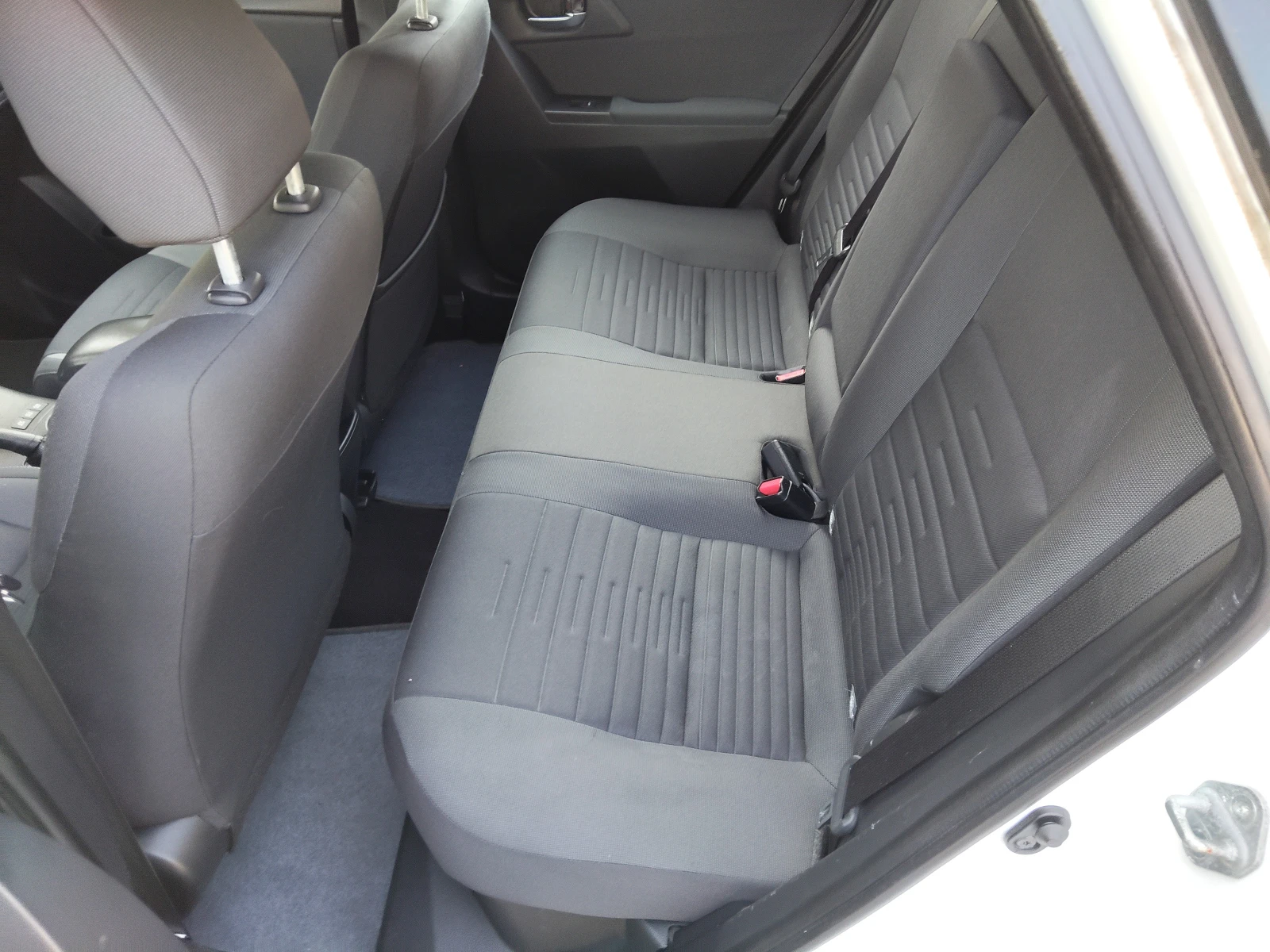 Toyota Auris 1, 8i HYBRID UNIKAT!!!!, снимка 12 - Автомобили и джипове - 54910610