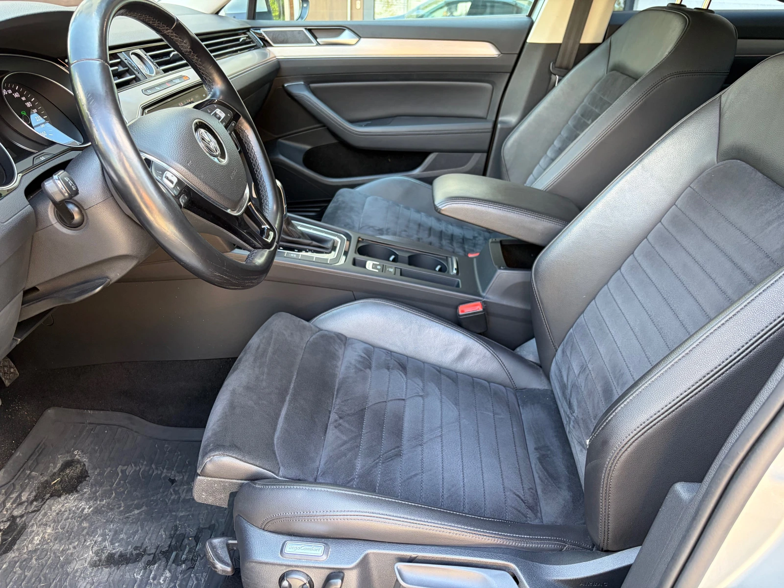VW Passat Highline 2.0 TDI DSG 150 к.с. Facelift 2019, снимка 16 - Автомобили и джипове - 55525889