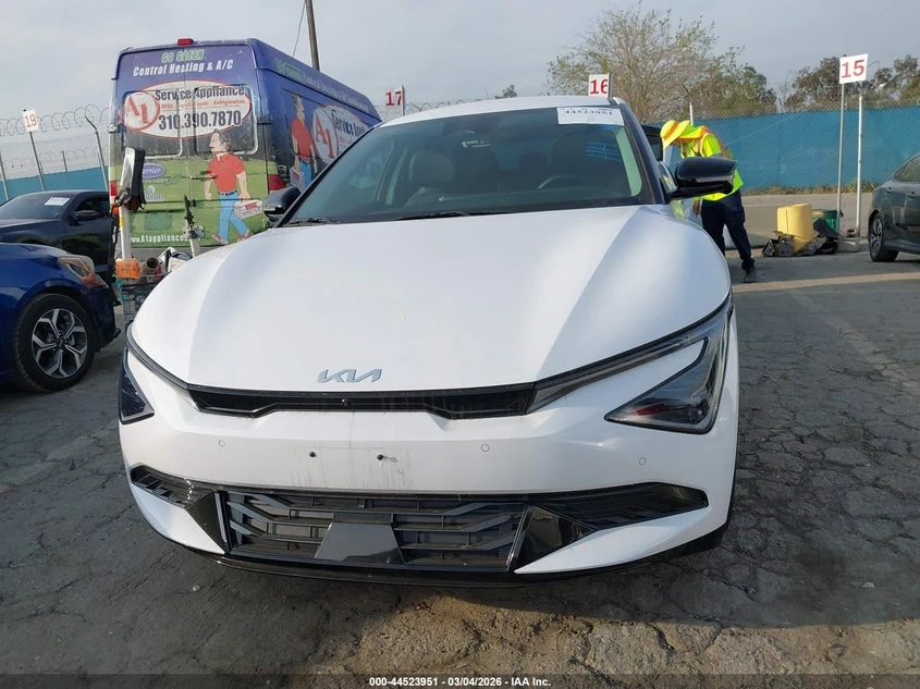 Kia EV6 Wind, снимка 12 - Автомобили и джипове - 55452614
