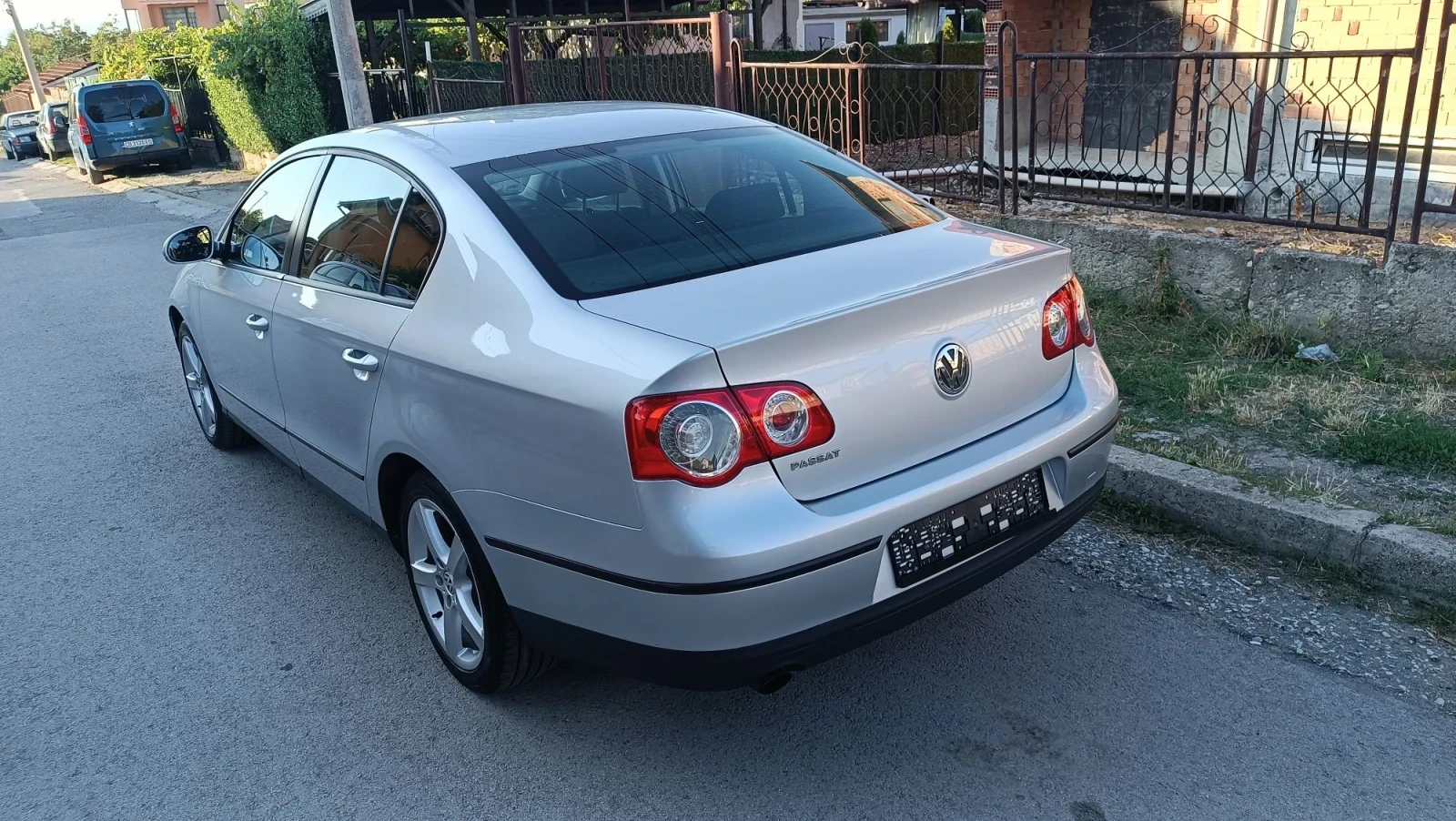 VW Passat 1.6 MPI-перфектен, снимка 2 - Автомобили и джипове - 55633612