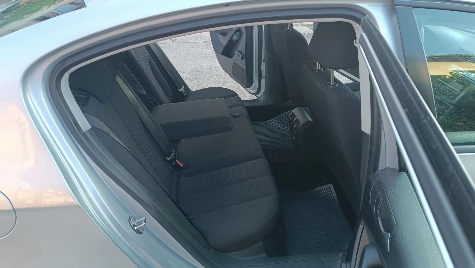 VW Passat 1.6 MPI-перфектен, снимка 14 - Автомобили и джипове - 55633612