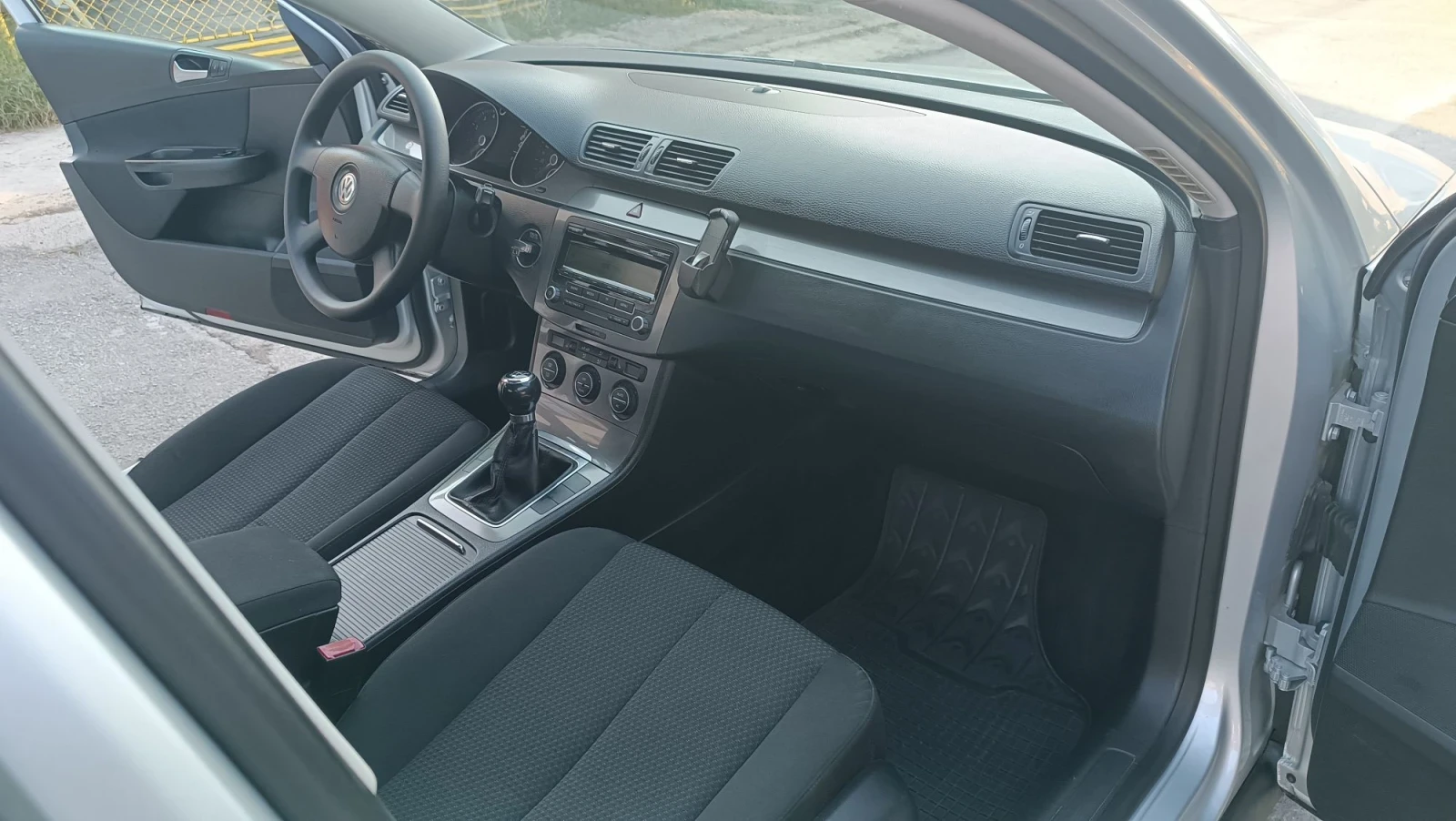 VW Passat 1.6 MPI-перфектен, снимка 9 - Автомобили и джипове - 55633612