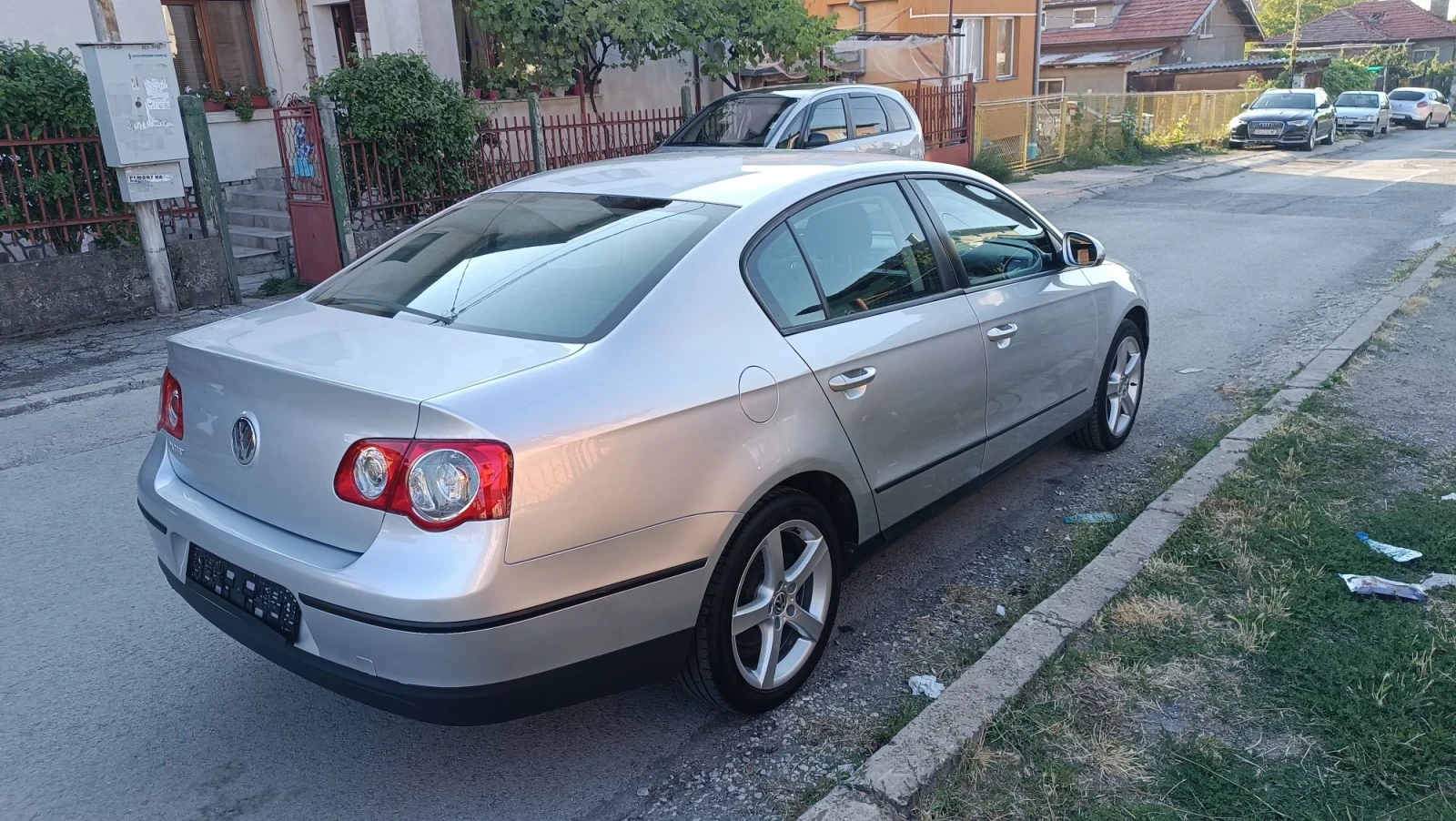 VW Passat 1.6 MPI-перфектен, снимка 6 - Автомобили и джипове - 55633612
