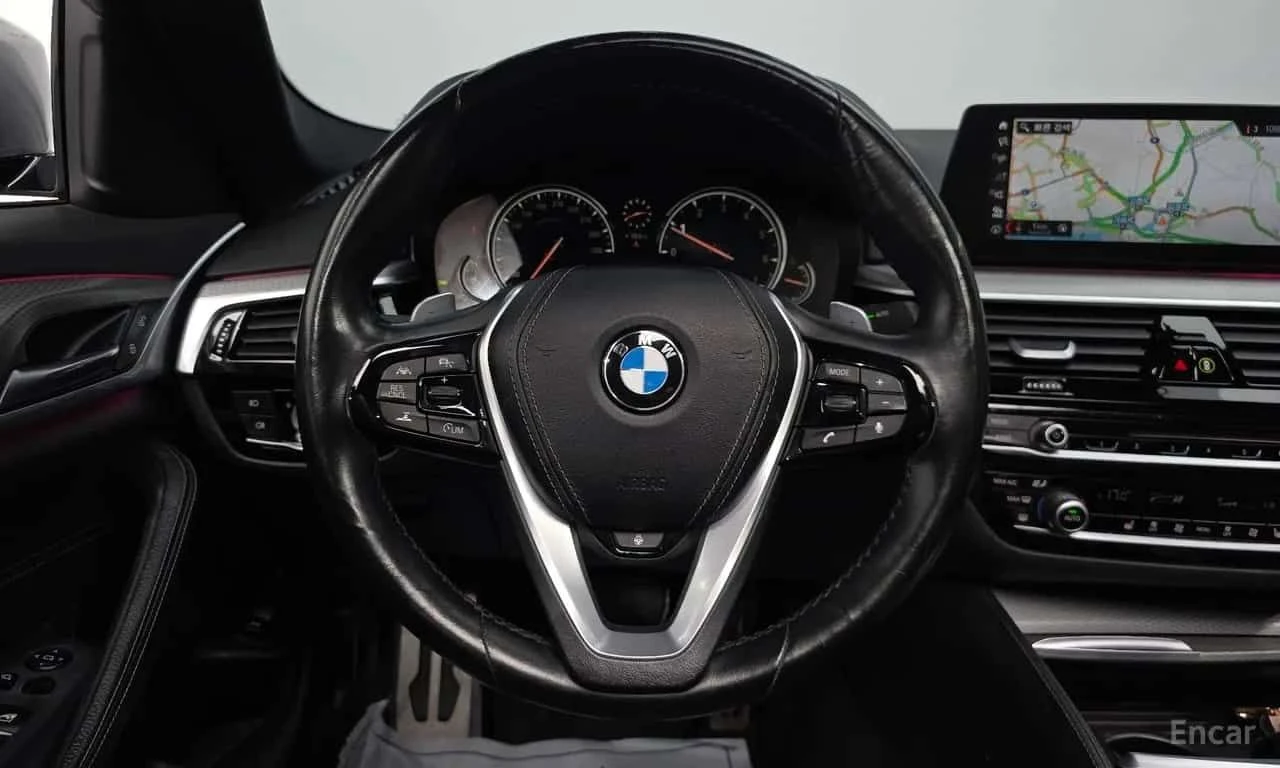 BMW 530 * 530i M Sport Package * ЦЕНА ДО БГ, снимка 8 - Автомобили и джипове - 55709410