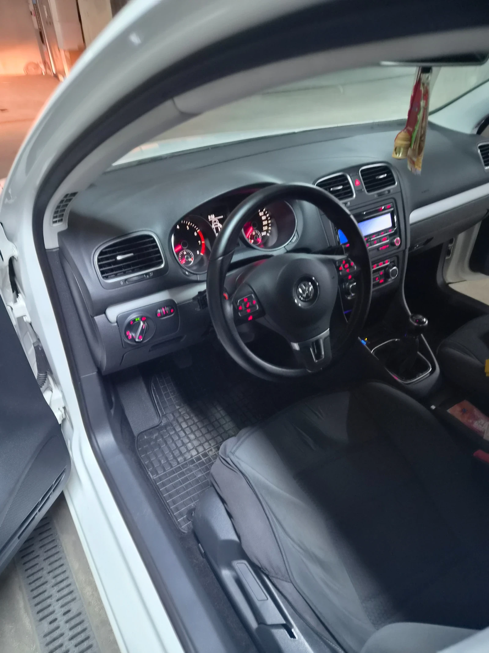 VW Golf Хечбек , снимка 8 - Автомобили и джипове - 55950868