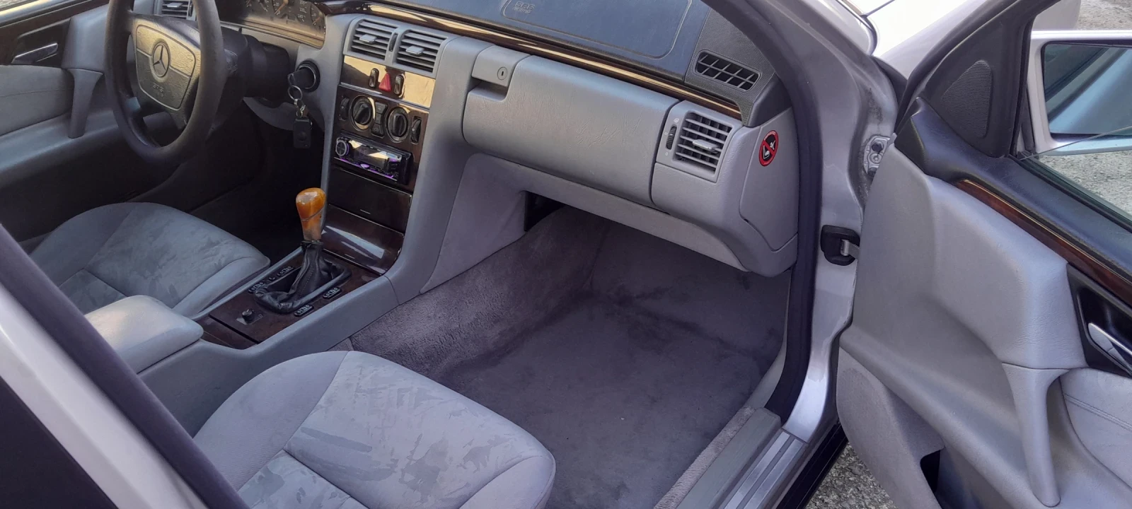 Mercedes-Benz E 230 2.3 Газ, снимка 7 - Автомобили и джипове - 56221137