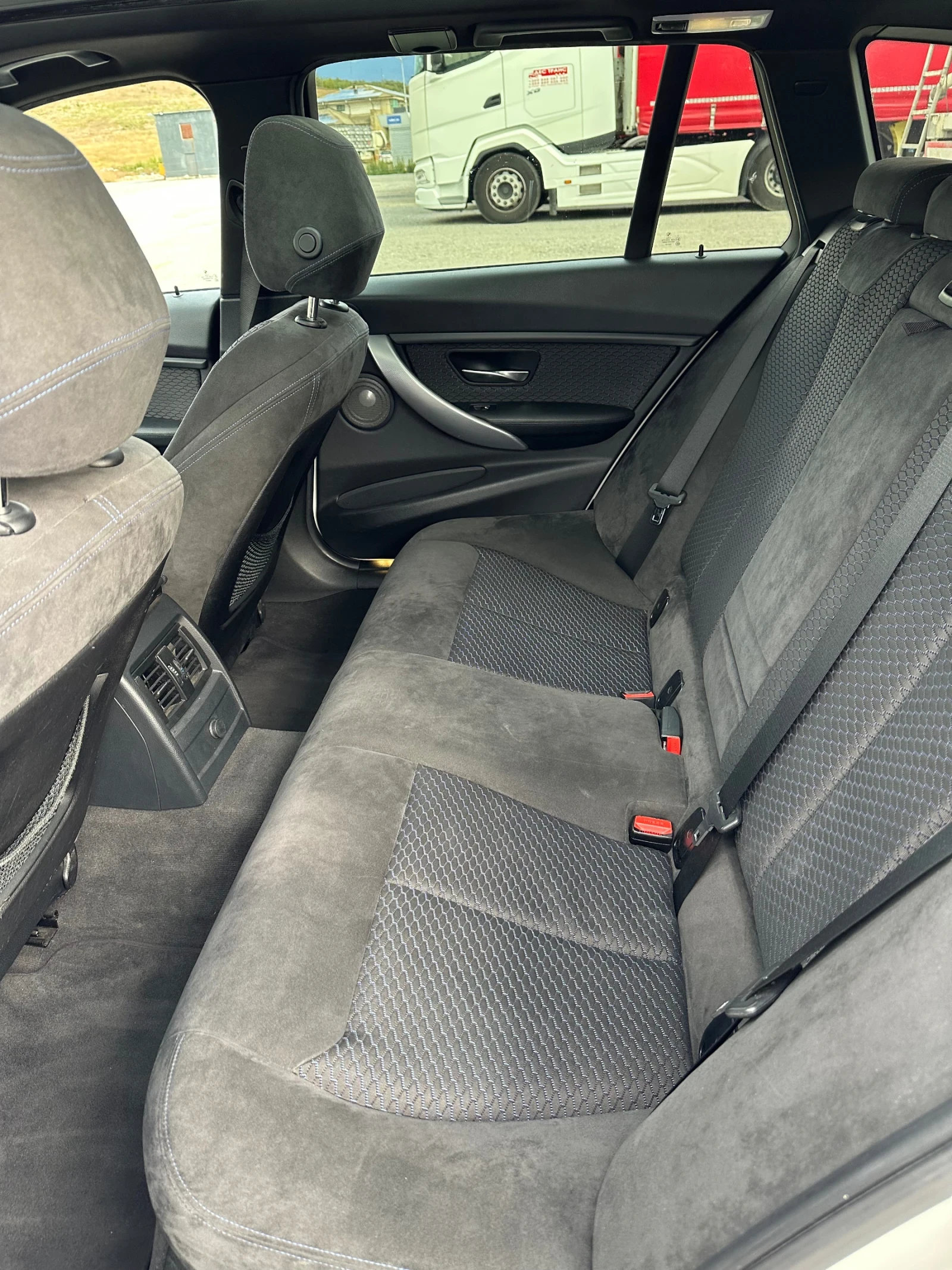 BMW 320, снимка 13 - Автомобили и джипове - 56247426
