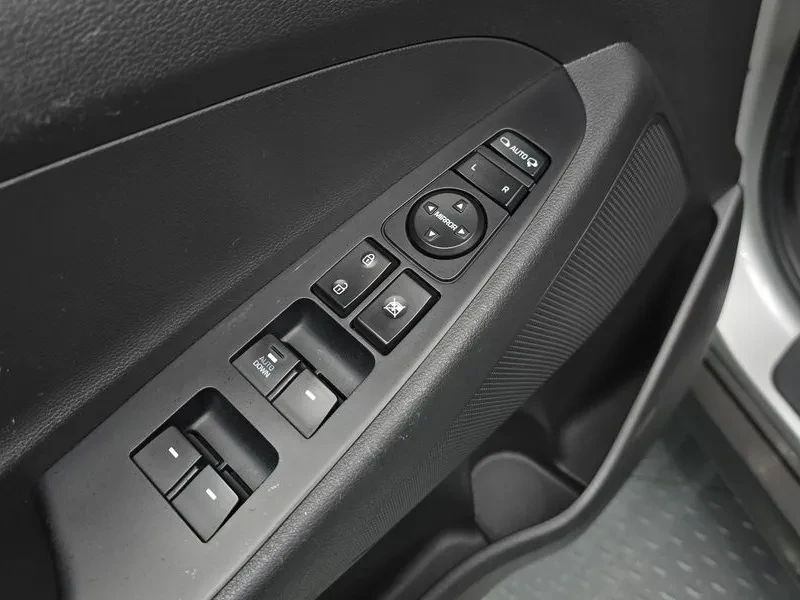 Hyundai Tucson 1.7 2WD STYLE, снимка 15 - Автомобили и джипове - 55801586