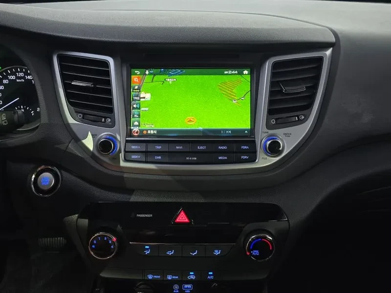 Hyundai Tucson 1.7 2WD STYLE, снимка 13 - Автомобили и джипове - 55801586