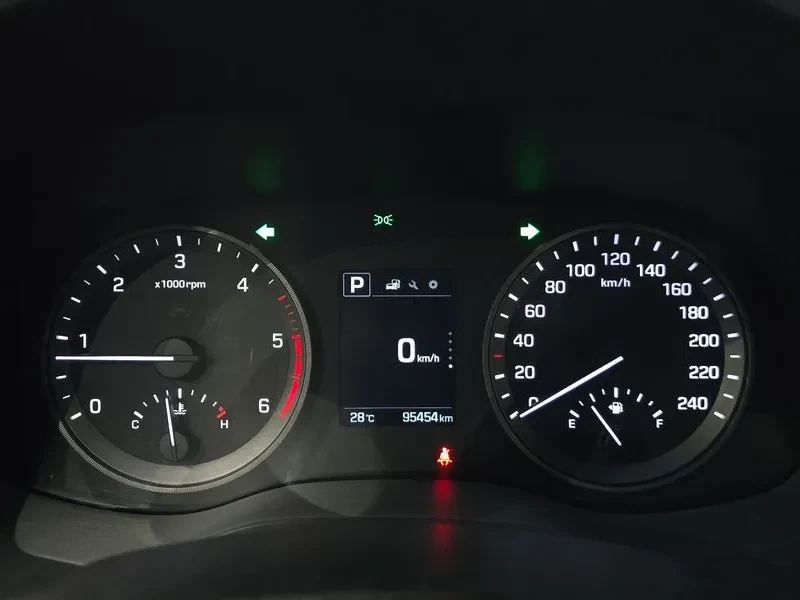 Hyundai Tucson 1.7 2WD STYLE, снимка 8 - Автомобили и джипове - 55801586