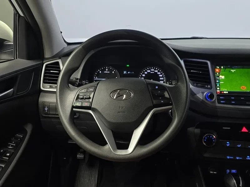Hyundai Tucson 1.7 2WD STYLE, снимка 12 - Автомобили и джипове - 55801586