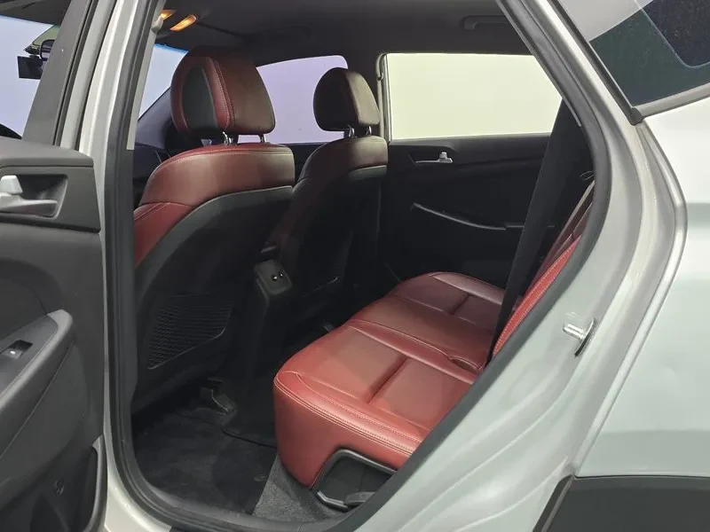 Hyundai Tucson 1.7 2WD STYLE, снимка 11 - Автомобили и джипове - 55801586