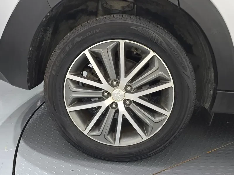 Hyundai Tucson 1.7 2WD STYLE, снимка 5 - Автомобили и джипове - 55801586